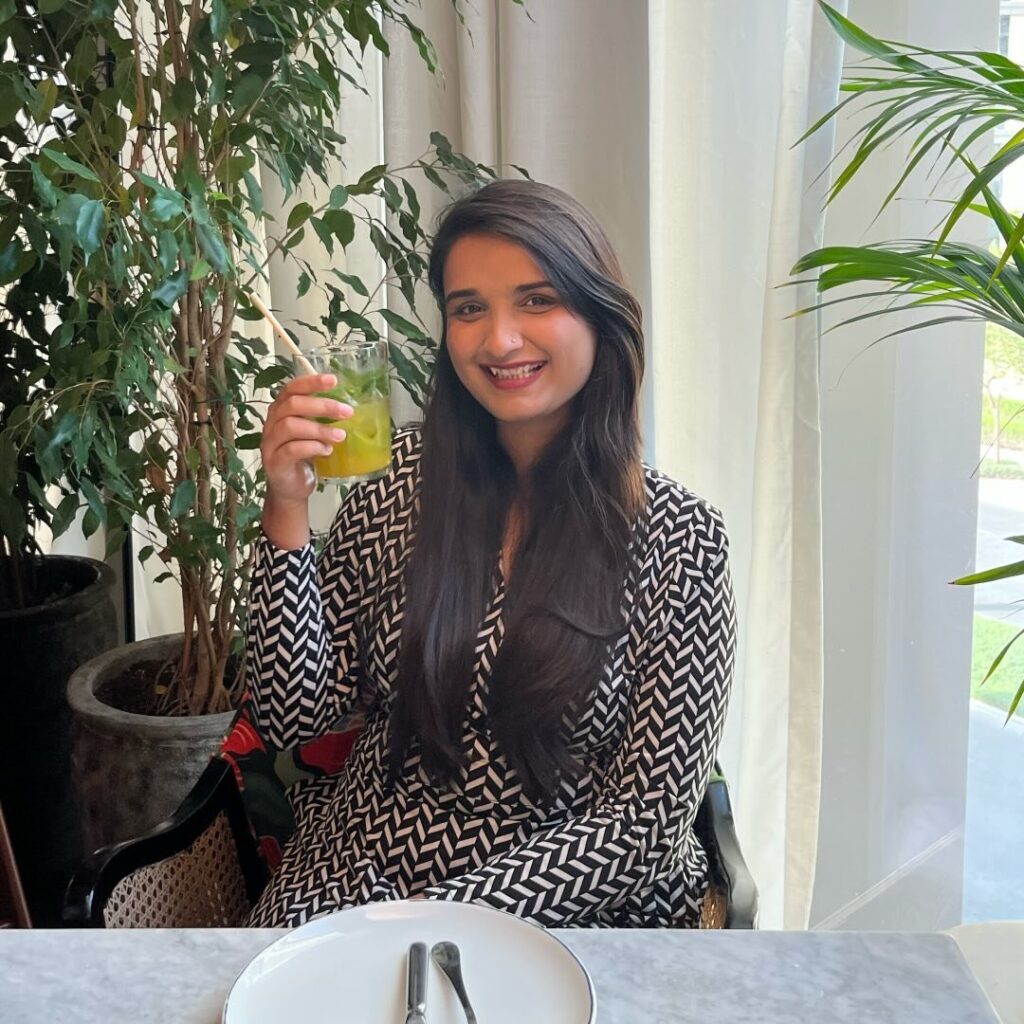 Aaisha dubai blogger