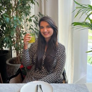 Aaisha dubai blogger